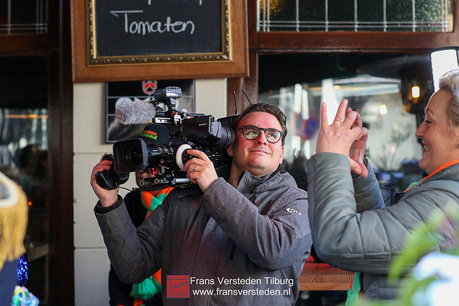 opname verbroederingslied kruiken voor kruiken kruikenstad tilburg - frans versteden opname verbroederingslied kruiken voor kruiken kruikenstad tilburg piusplein frans versteden