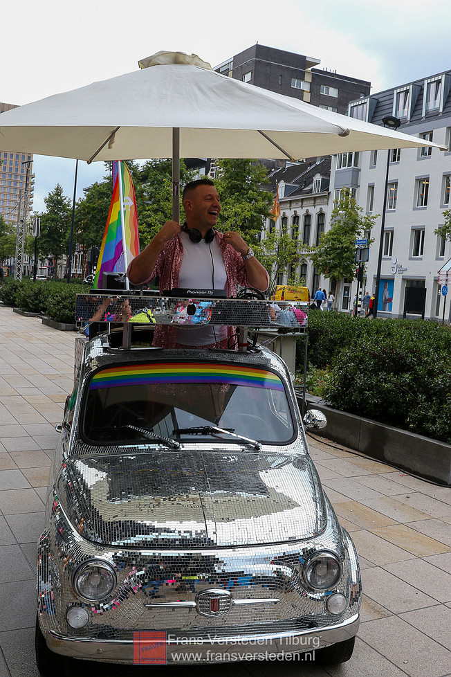 roze maandag tilburgse kermis 2023 - frans versteden roze maandag tilburgse kermis 2023 - frans versteden