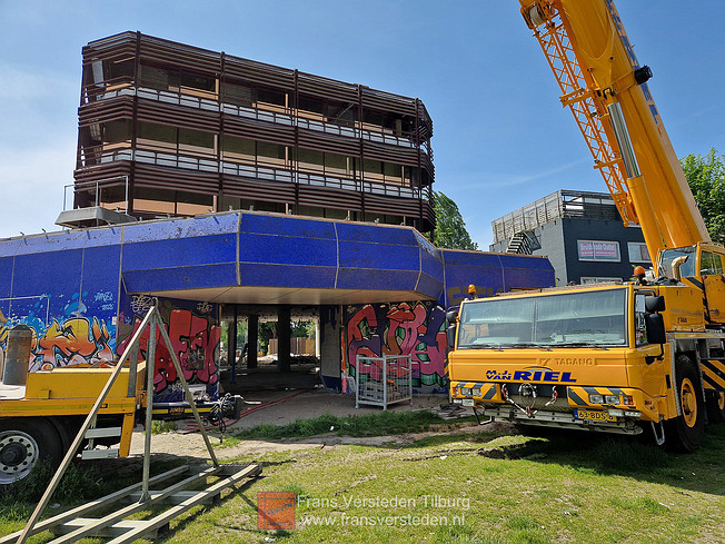 sloop blauwe gebouw spoorzone tilburg - frans versteden sloop blauwe gebouw spoorzone tilburg - frans versteden