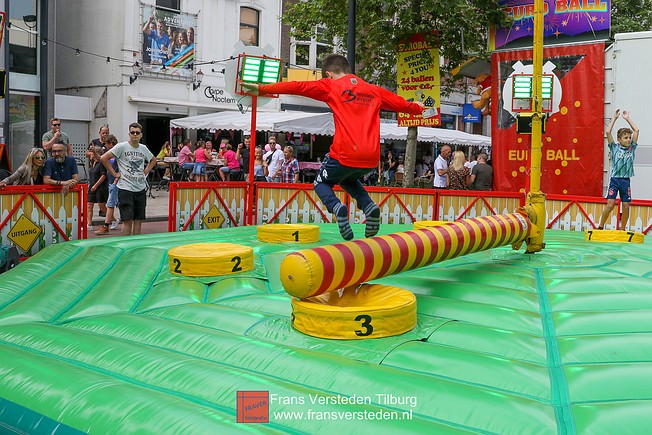 rondje tilburgse kermis maandag 2021 - frans versteden tilburgse kermis 2021 - frans versteden