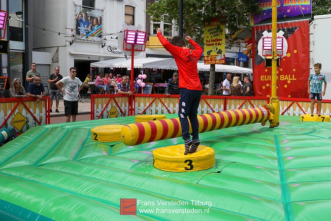 rondje tilburgse kermis maandag 2021 - frans versteden tilburgse kermis 2021 - frans versteden