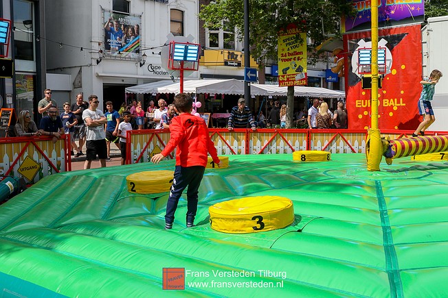rondje tilburgse kermis maandag 2021 - frans versteden tilburgse kermis 2021 - frans versteden
