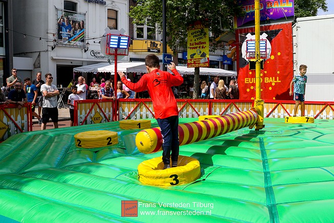 rondje tilburgse kermis maandag 2021 - frans versteden tilburgse kermis 2021 - frans versteden