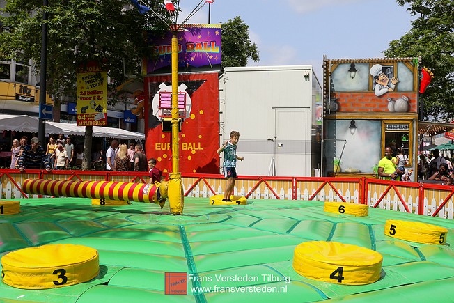 rondje tilburgse kermis maandag 2021 - frans versteden tilburgse kermis 2021 - frans versteden